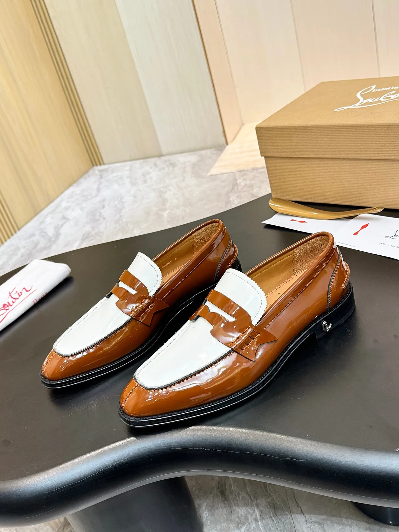 [CL red sole shoes] Top P: 1020💰 Size 39-44 (⚠️38.45.46.47 custom-made, non-returnable and non-exchangeable) 🆑High-end men's business formal leather shoes, original authentic top quality goods ••✅💯 Top original order purchasing agent! Original imported patterned cowhide ➕Imported cowhide lining ➕Cowhide feet ➕Original leather outsole~🉑️Feel free to compare the authentic ones!